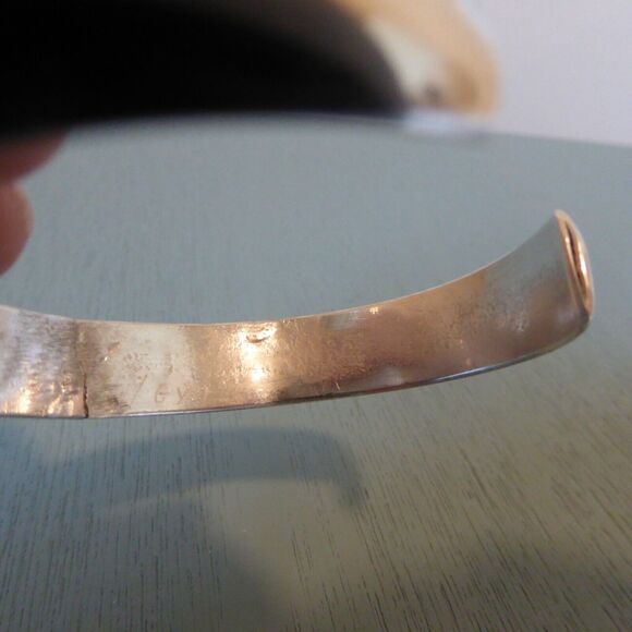 2 VTG Sterling Silver Overlay Style Stamped Cuff Bracelets Total 47.7 Gr Signed - Picture 15 of 16